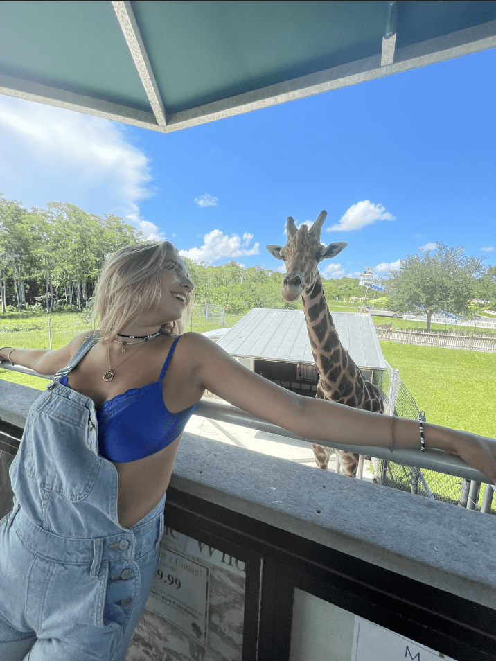 Lexi Silverstein takes a selfie with a giraffe