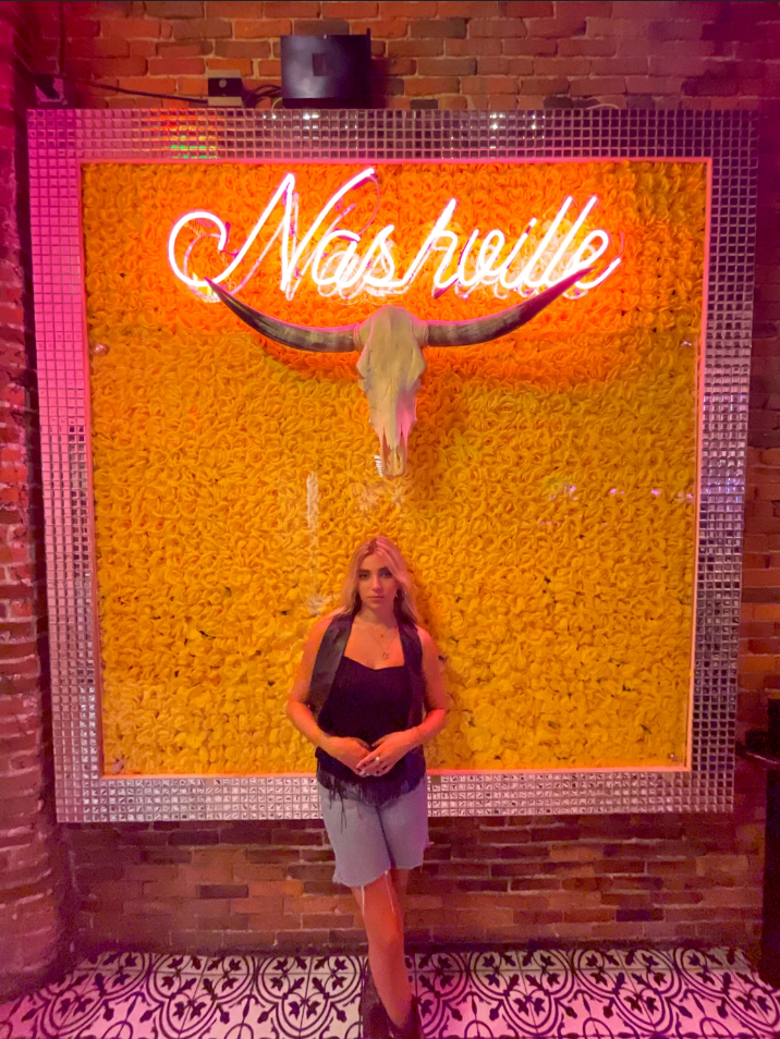 Lexi Silverstein poses in front of a Nashville sign