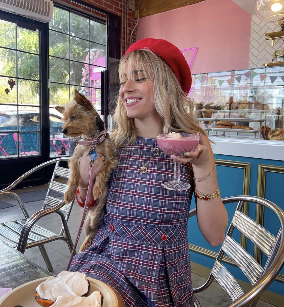 Lexy Silverstein with Scarlett at an LA Coffee Shop
